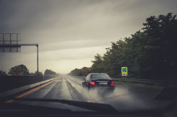 Плохая погода на шоссе — стоковое фото
