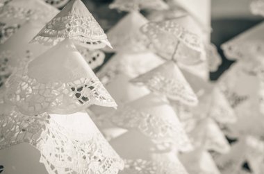 beyaz kağıt ağaçlar