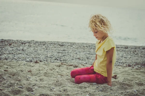 Cute Blond Girl Relaxing Alone Empty Beach Sea — Stock Photo, Image