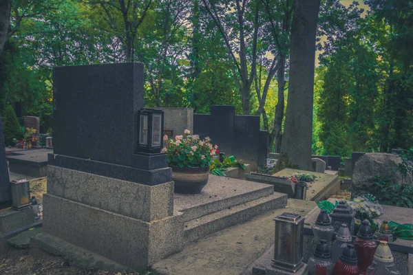 Colorido Cementerio Decorado Durante Las Vacaciones Cristianas Hermosa Temporada Otoñal —  Fotos de Stock