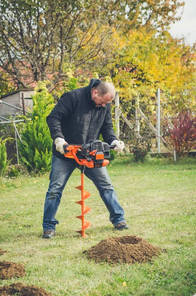 Man Preparing Holes Planting Grapes New Vineyard — Stock Photo, Image