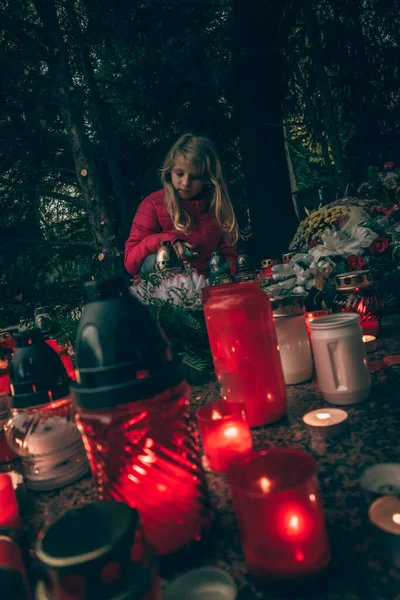 Kalorful Alla Helgons Dag Med Ljus Blommor Och Dekorationer Nätterna — Stockfoto