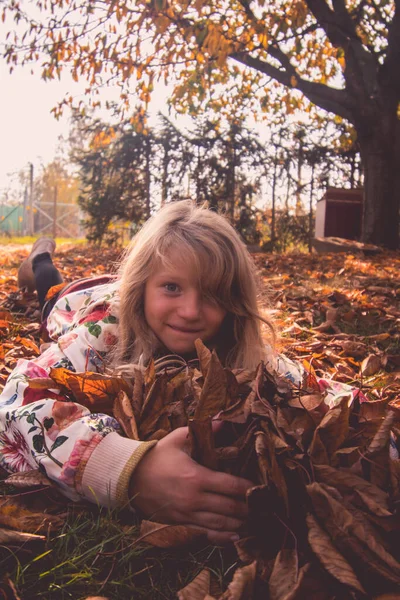 Mooi Meisje Met Lang Blond Haar Hebben Gelukkig Middag Mooie — Stockfoto