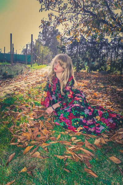 Mooi Meisje Met Lang Blond Haar Hebben Gelukkig Middag Mooie — Stockfoto