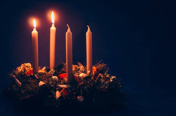 Candle Advent Wreath Black Background Copy Space — Stock Photo, Image