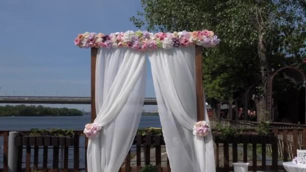 Wedding Arch White Fabric Wooden Base Banks Dnieper River Background — Stock Video