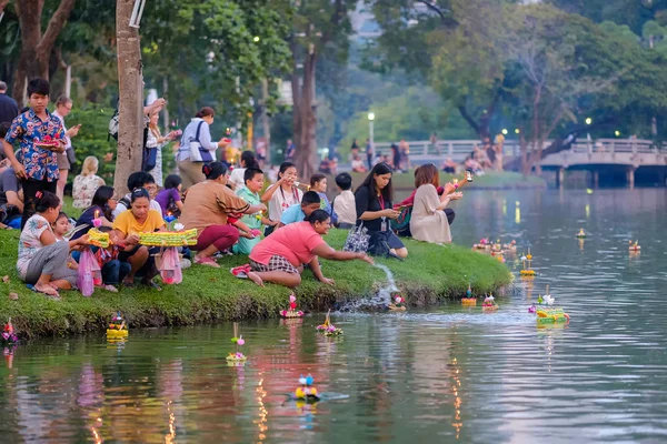 Bangkok Tajlandia Listopada 2018 Loy Kratong Festiwal Obchodzony Podczas Pełni — Zdjęcie stockowe