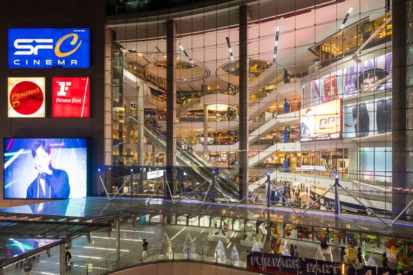 The interior architecture of the Terminal 21 Shopping Mal in Ban — Stock Photo, Image