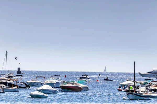 スペイン カタルーニャ リガット港 カダケス夏2019 — ストック写真