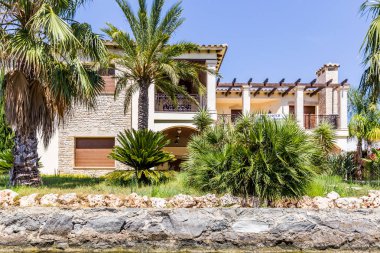 İspanya, Costa Brava, Empuriabrava, 2019 yazı. İspanyol Venedik.