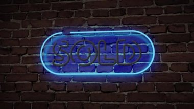 Tuğla duvar arka planında neon ışığı satıldı