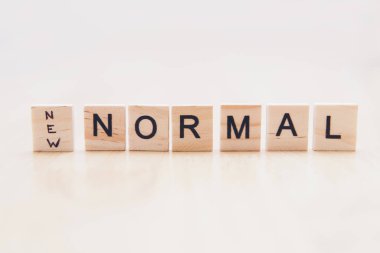 Işık arkaplanı üzerine yeni normal arkaplan metni