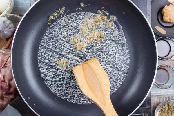 Koch Rühren Braten Gewürz Pfanne Kochen Süßen Braunen Kompott Schweinesauce — Stockfoto