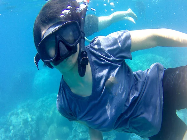 Asiatique Woamn Plongée Masque Plongée Sous Marine Dans Mer Thaïlande — Photo