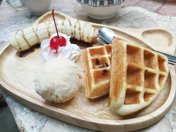 Waffle Ice Cream Banana Wooden Plate — Stock Photo, Image