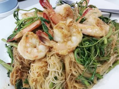 Su Mimoza ve karides / Tay gıda ile Kızarmış Pirinç erişte