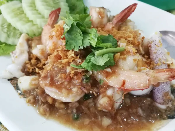 Gebakken Garnalen Inktvis Met Knoflook Peper Plaat Thai Voedsel — Stockfoto