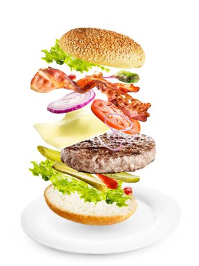 fast food burger malzemeler, sığır eti, domates, peynir, salata, çörekler, soğan, salatalık 