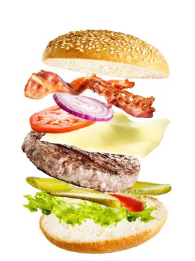 fast food burger malzemeler, sığır eti, domates, peynir, salata, çörekler, soğan, salatalık 
