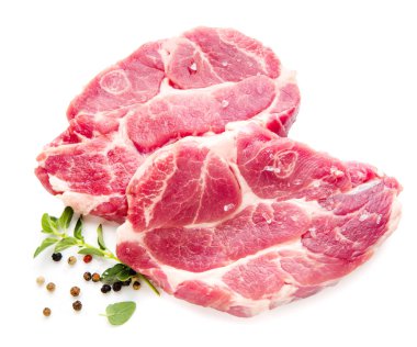 taze pişmemiş et, biberiye ve biberiye ile biftek dilimleri