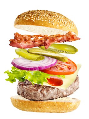 fast food burger malzemeler, sığır eti, domates, peynir, salata, çörekler, soğan, salatalık 