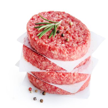 biberiye ve biberiye ile burger pişirmek için kıyma dilimleri, beyaz izole 