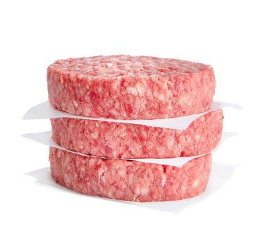 burger pişirmek için üç kıyma dilimleri, beyaz izole 