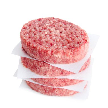 burger pişirmek için dört kıyma dilimleri, beyaz izole 