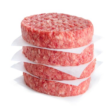 burger pişirmek için dört kıyma dilimleri, beyaz izole 