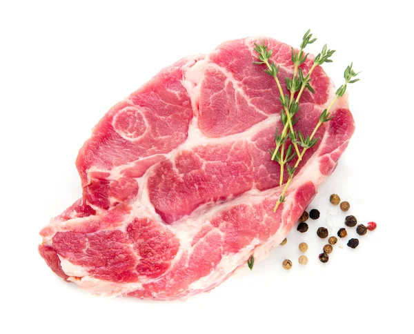 Färskt Okokt Kött Med Rosmarin Och Peppar Isolerad Vitt — Stockfoto
