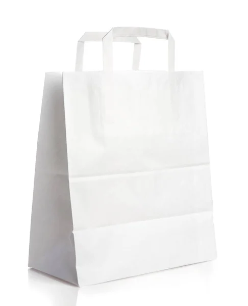 Eine Weiße Bastelpapiertasche Mit Henkeln Isoliert Auf Weißem Papier — Stockfoto