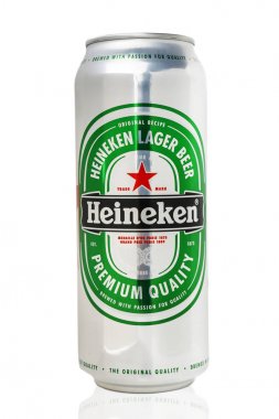 heineken bira olabilir, bir bira stüdyoda beyaz izole, Hollandalı bira şirketi