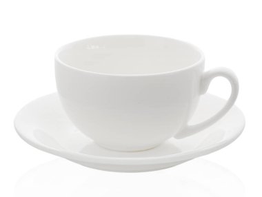 beyaz bir fincan ve plaka beyaz izole