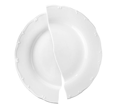 kırık tabak beyaz zemin üzerine izole