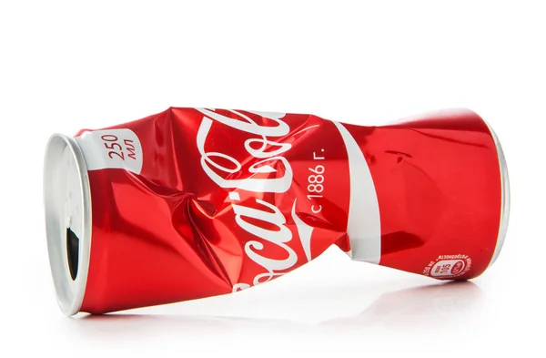 Стиснений Coca Cola Може Ізольований Білому Оригінальний Логотип — стокове фото