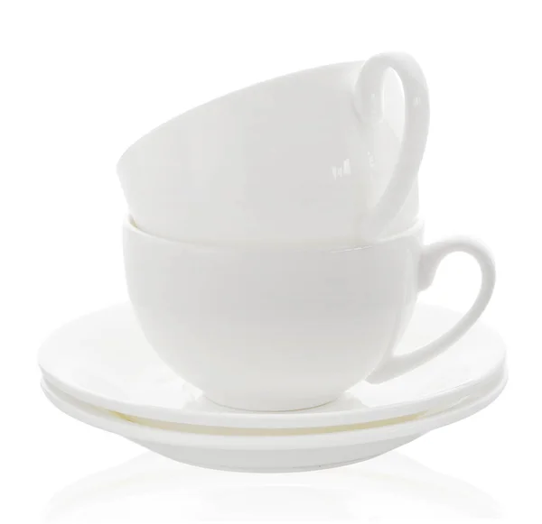 Zwei Weiße Tassen Und Teller Isoliert Auf Weiß — Stockfoto