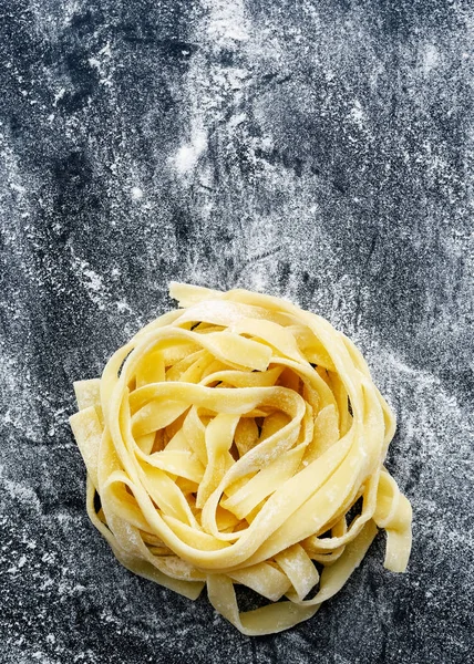 Homemade Pasta Dark Background Flour — Stock Photo, Image