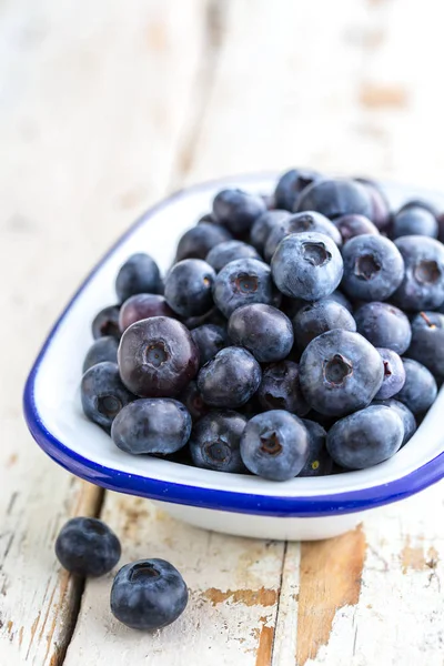 Blaubeeren Schale Auf Holztischoberfläche — Stockfoto