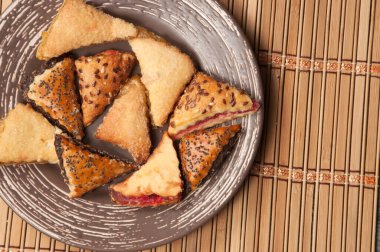 Kızılcık, limon ve haşhaş tohumlu kurabiye çeşitleri.