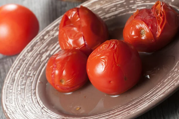 Tomates Marinados Uma Chapa Tiro Perto — Fotografia de Stock