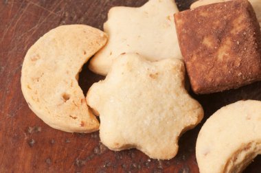 Kereste tahtasında hamur işi koleksiyonu, kapat