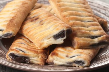 Yaban mersinli küçük meyveli kek, yakın çekim, yerel odak