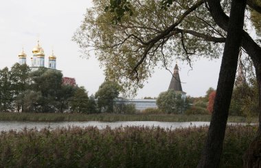 Joseph Volokolamsk Manastırı, gölden bakın.