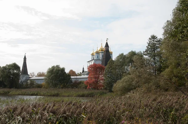 Monasterio Joseph Volokolamsk Mira Desde Lago —  Fotos de Stock