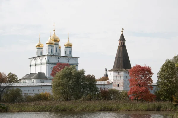 Klasztor Józefa Wookolamska Spójrz Jeziora — Zdjęcie stockowe