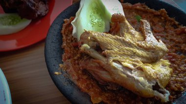 Geleneksel tavuk kızarmış lezzetli Asya gıda biber iştah kıpırdanırken