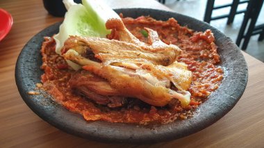 Geleneksel tavuk kızarmış lezzetli Asya gıda biber iştah kıpırdanırken