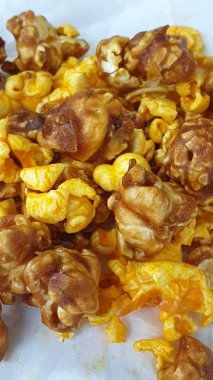 Masada bir doku snacks karamel tadında patlamış mısır