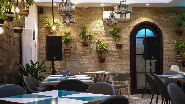 Bir klasik eski moda minimalist Restoran iç