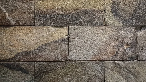 Duvar taşı sağlam şeklinde yapılır